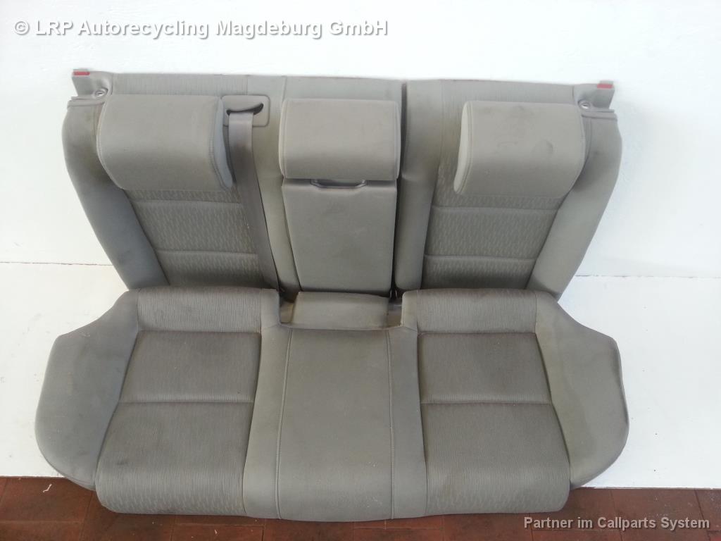 Audi A4 8E B7 B7 BJ07 Sitzbank R&uuml;cksitzbank Limo Stoff hellgrau