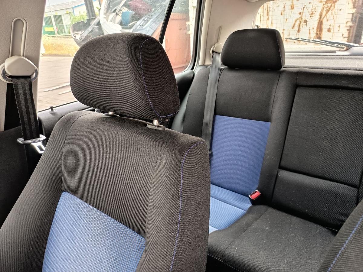 VW Golf IV 5t&uuml;rer Limo Beifahrersitz vorn rechts Stoff blau/schwarz Bj 1998