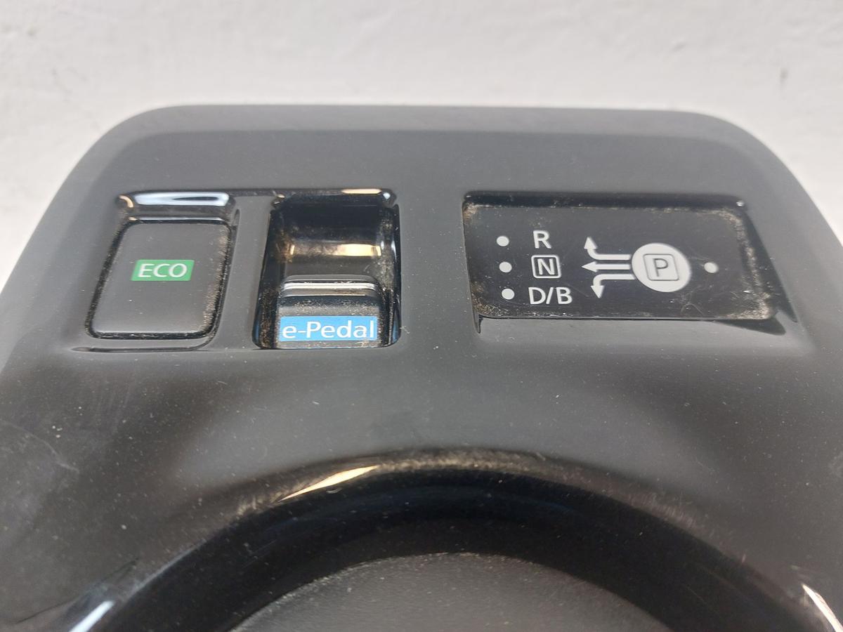 Nissan Leaf ZE1 40kWh Wählhebel Schaltknauf mit Blende für Fahrstufe