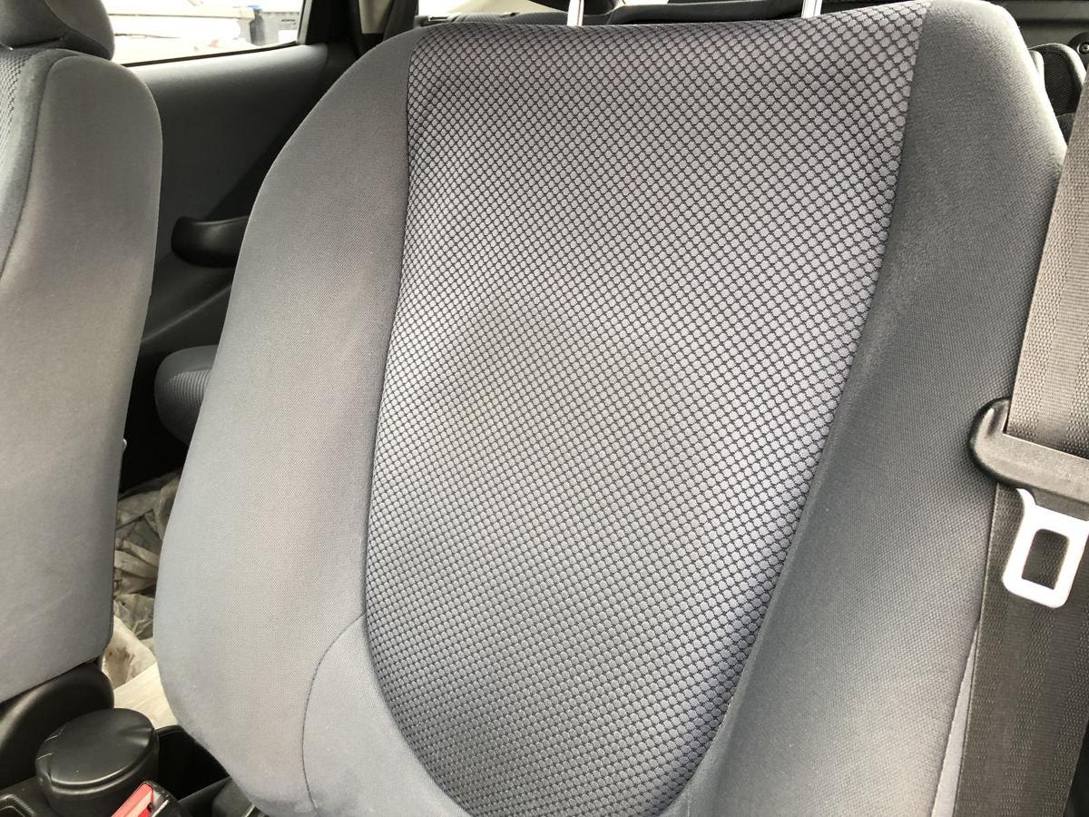 Honda Jazz Typ GD Sitz vorn links Fahrersitz Stoff ohne Heizung Autositz