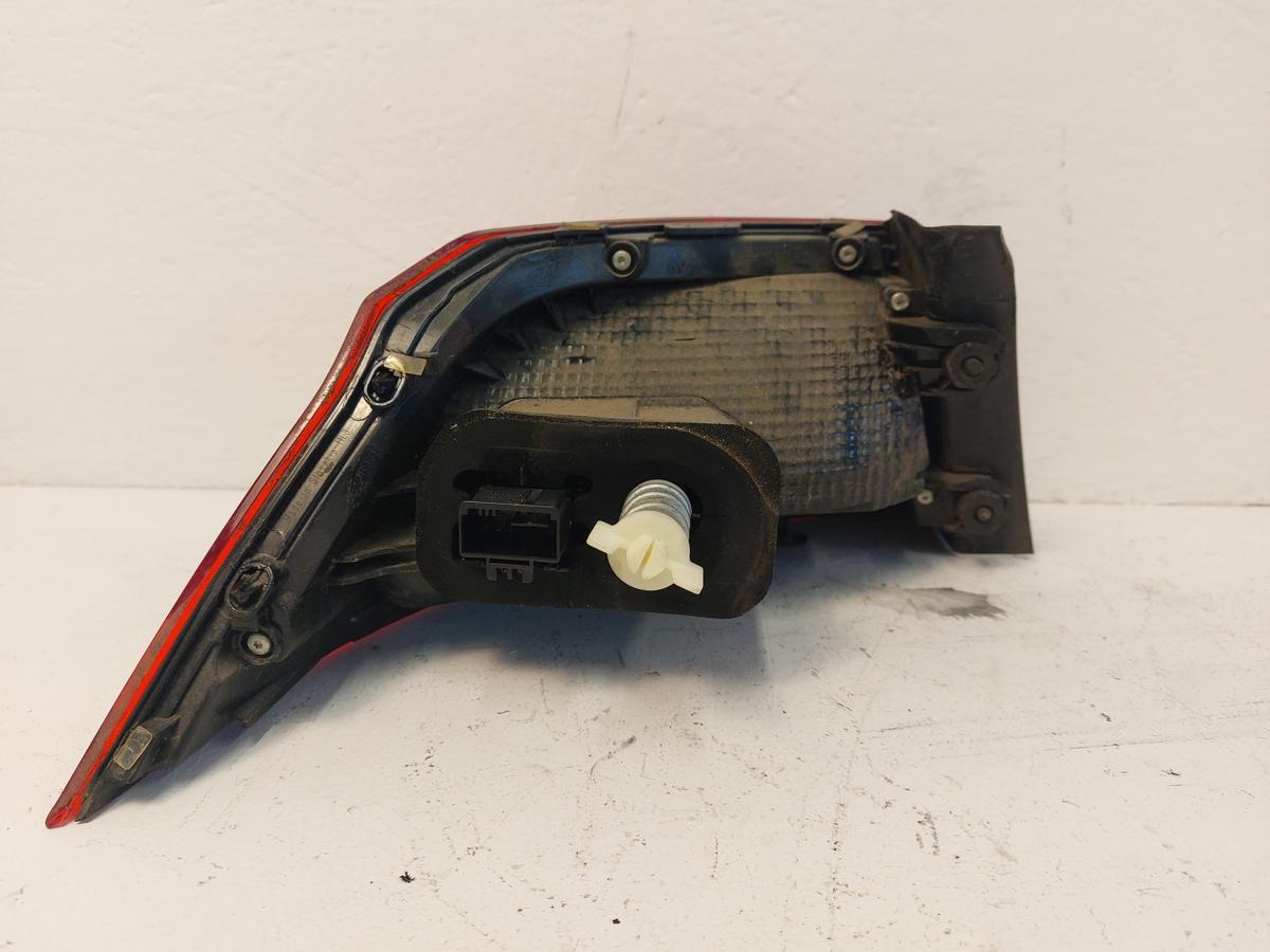 VW Passat 3G B8 Limo Rückleuchte rechts Rücklicht Außenteil mit LED Heckleuchte VW Passat 3G B8 Limo Rückleuchte rechts Rücklicht Außenteil mit LED Heckleuchte