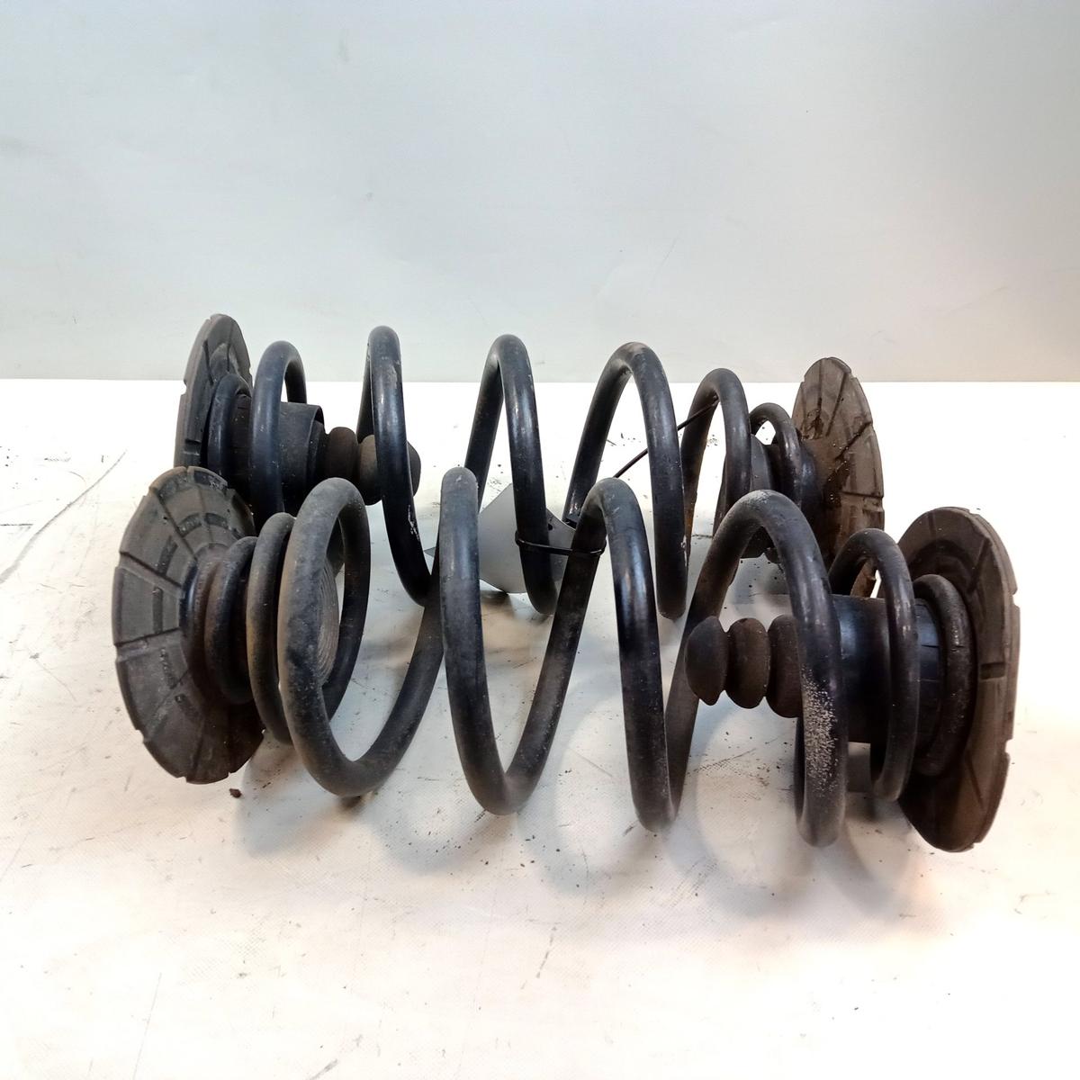 Mercedes Benz Vito 111CDI 447 original Satz Schraubenfedern Hinterachse Bj.2014