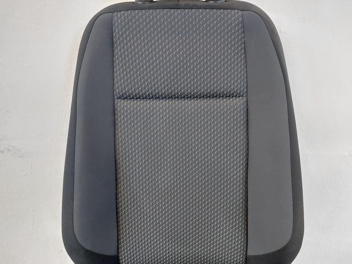 VW Passat 3G B8 Limo Sitz vorn rechts Fahrersitz Stoff ohne Heizung Autositz