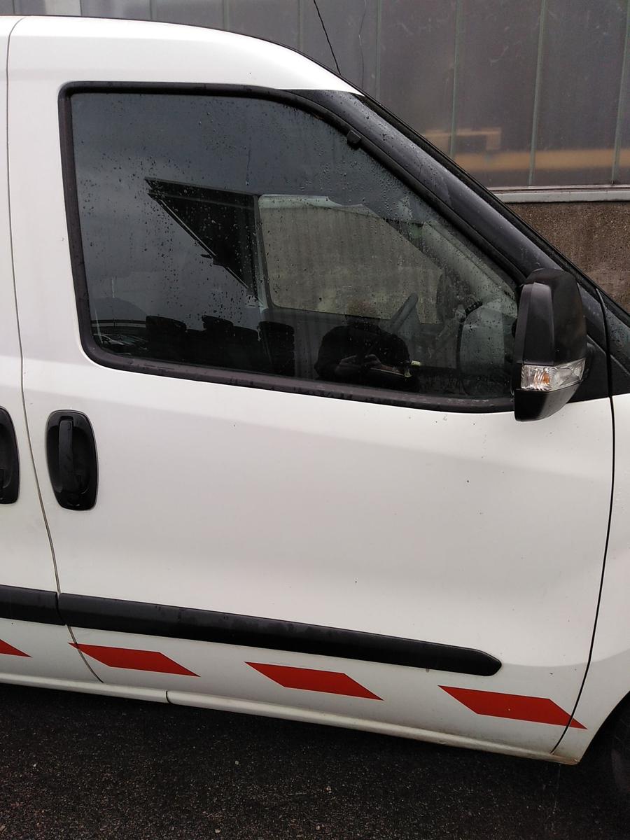 Opel Combo D Tür vorn rechts Beifahrertür polarweiss 249 Bj.2014