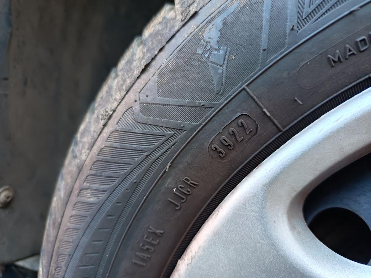 Peugeot 206 orig Stahlfelgen Satz mit Winterreifen 175/65R14 DOT Bj 2022
