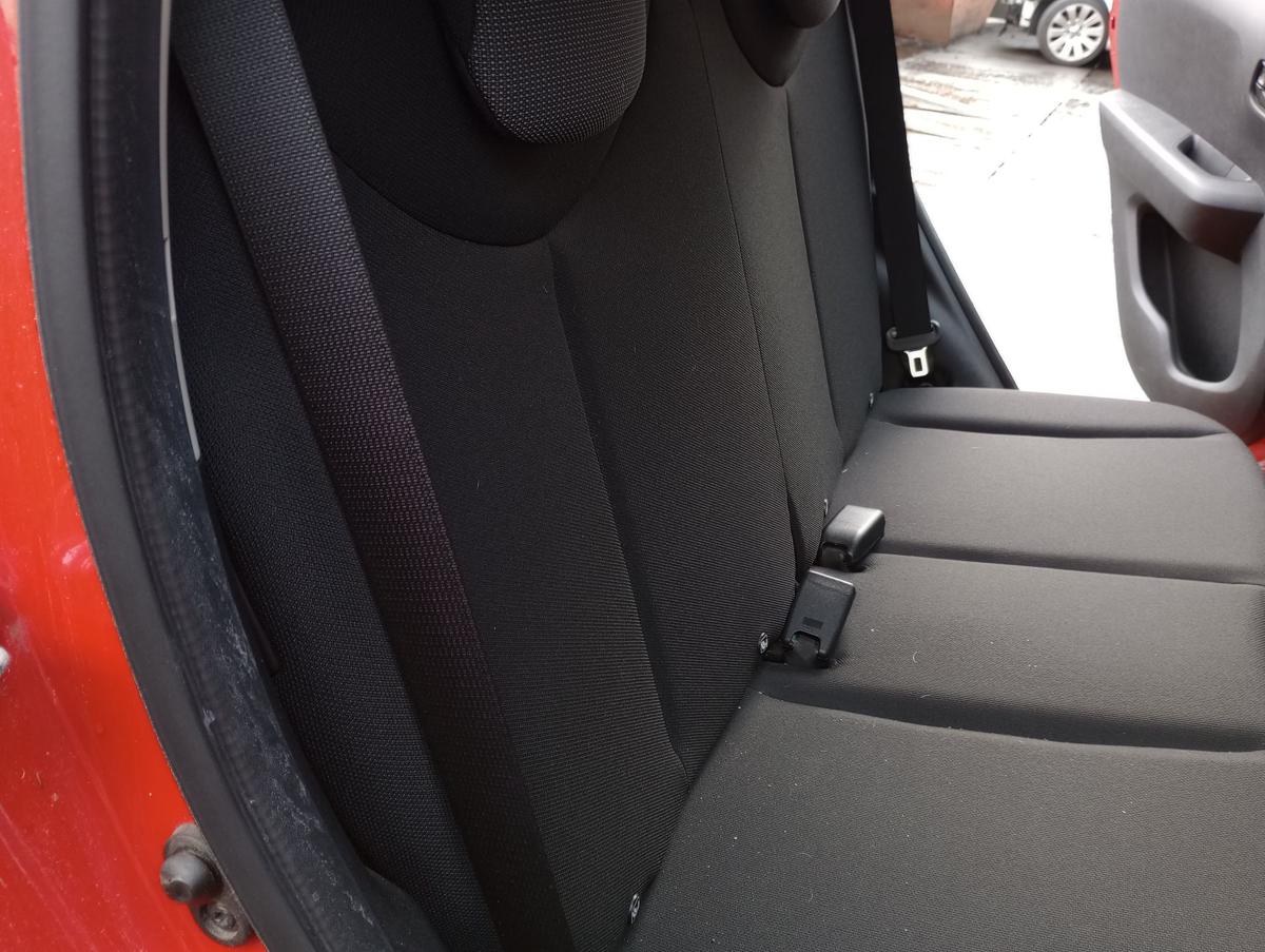 Toyota Aygo 2 original Rücksitzbank Stoff schwarz/grau Bj 2018