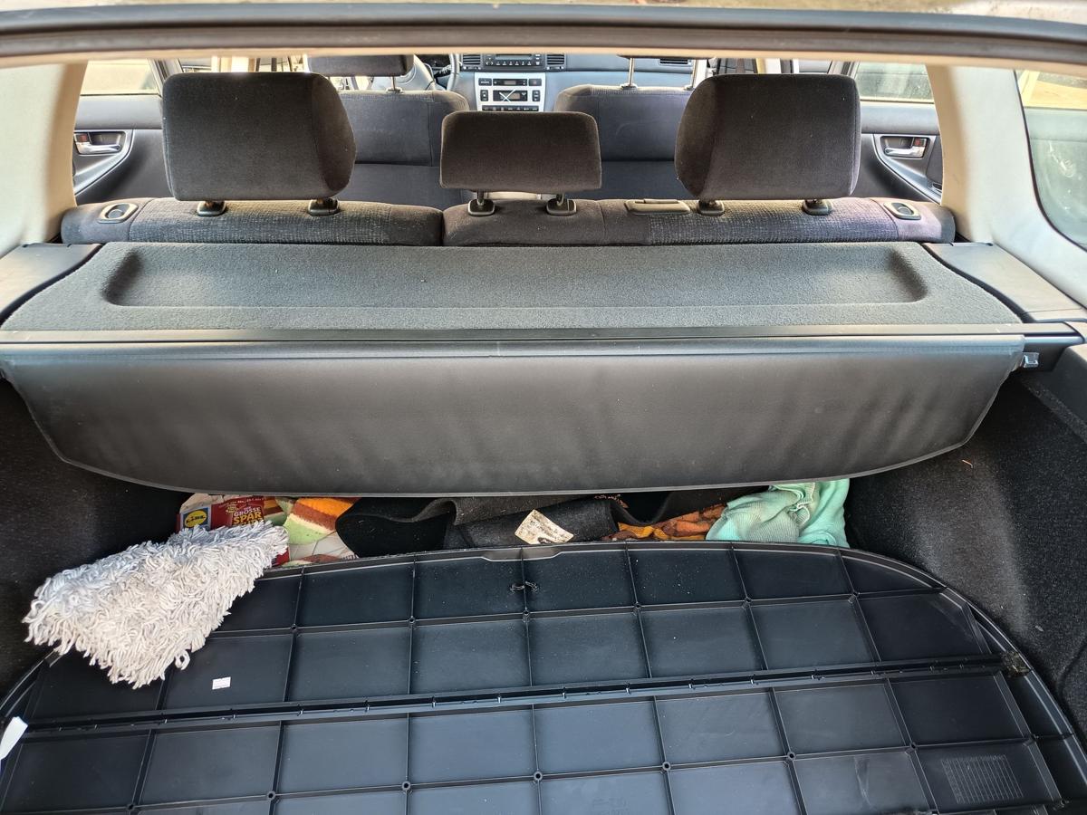 Toyota Corolla E12 Kombi original Laderaumabdeckung Rollo schwarz Bj 2003