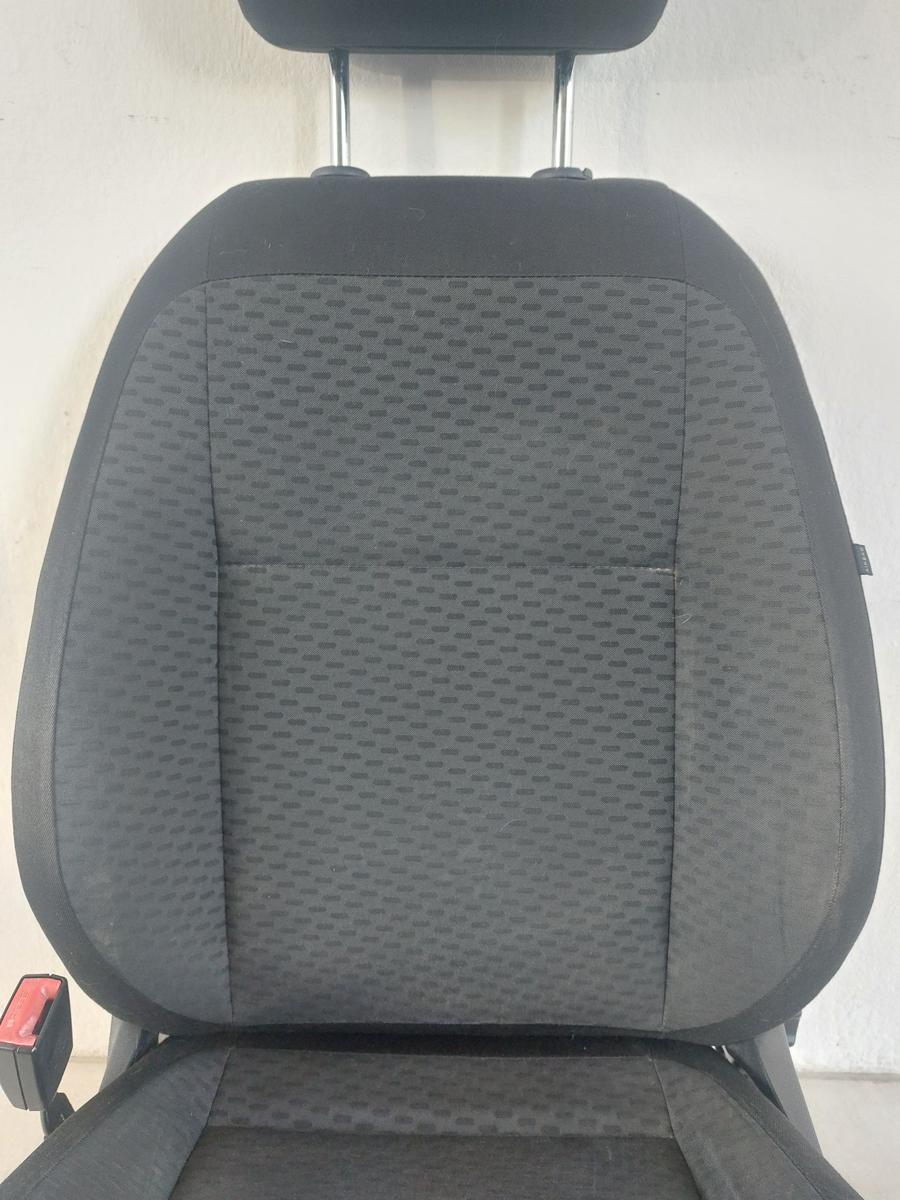 Skoda Roomster 5J Sitz vorn links Fahrersitz Stoff mit Muster ohne Heizung
