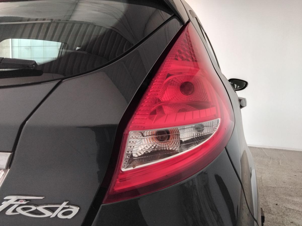 Ford Fiesta JA8 original Rückleuchte Schlussleuchte rechts BJ2009