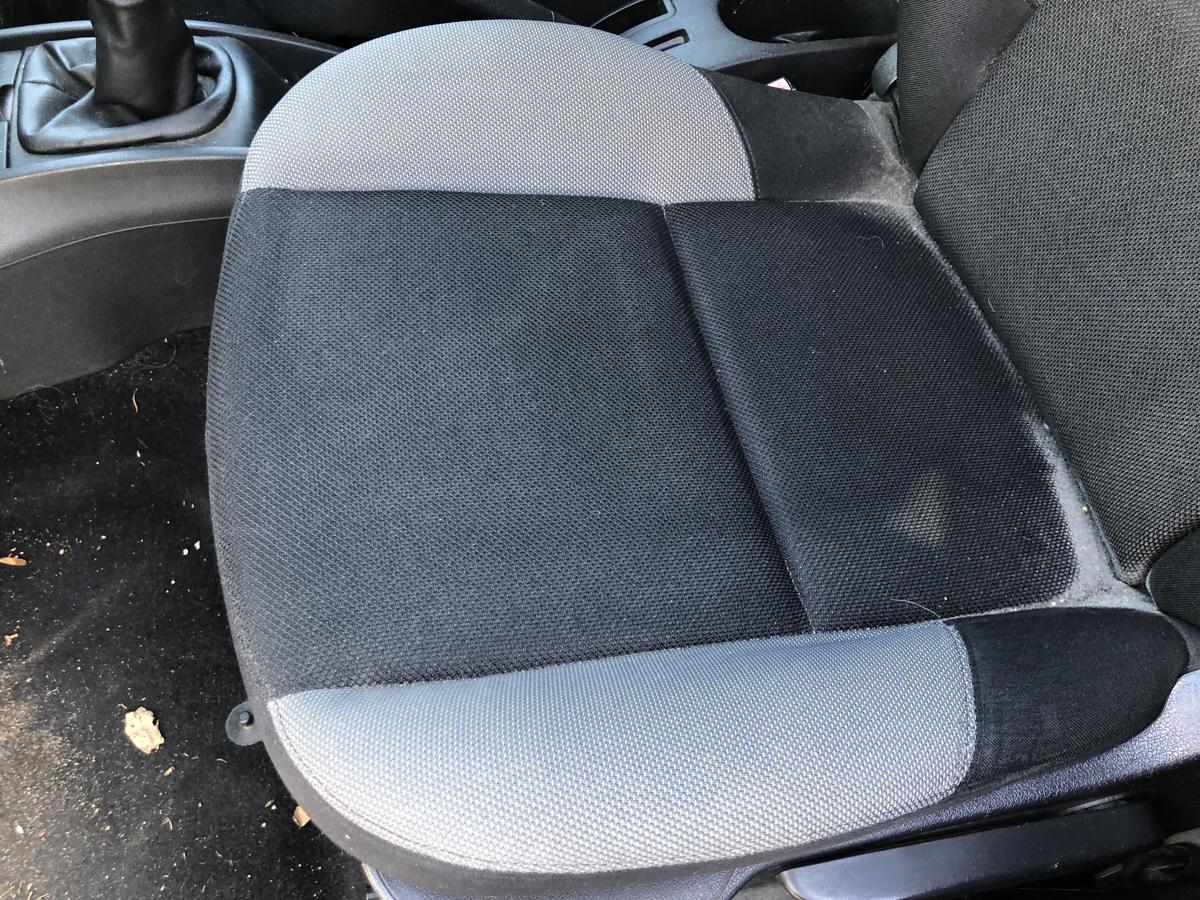 Peugeot 207 WA WC Sitz vorn links Fahresitz nur f&uuml;r 5 t&uuml;rer Stoffsitz Autositz