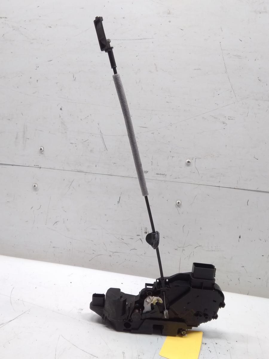 Volvo V70 III Bj.2010 original T&uuml;rschlo&szlig; vorn links mit Zentralverriegelung