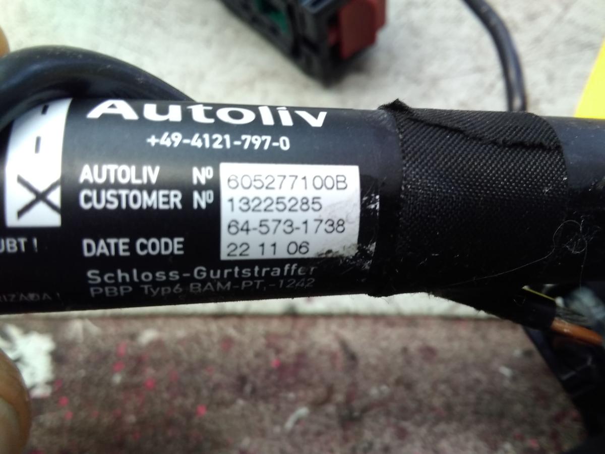 Opel Corsa D original Gurtschloss mit Gurtstraffer vorn rechts BJ2006