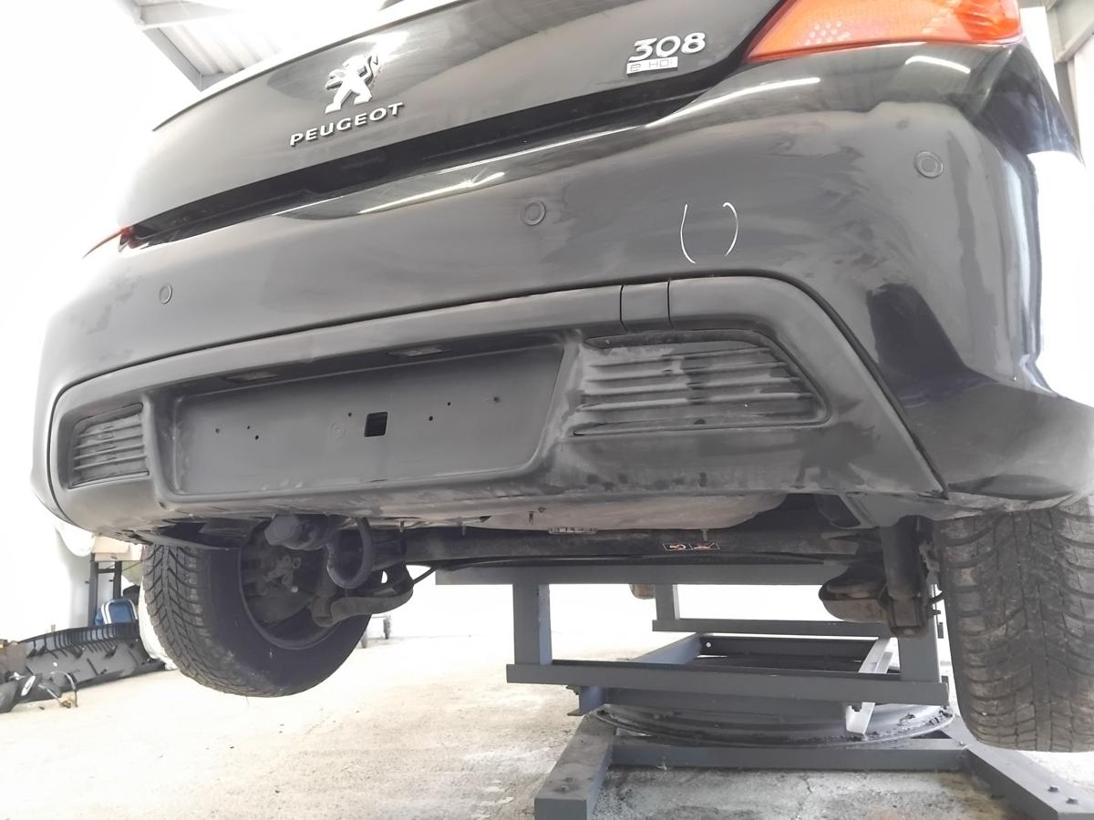 Peugeot 308 I Facelift orig.Sto&szlig;stange Sto&szlig;f&auml;nger hinten mit Parkhilfe BJ2011