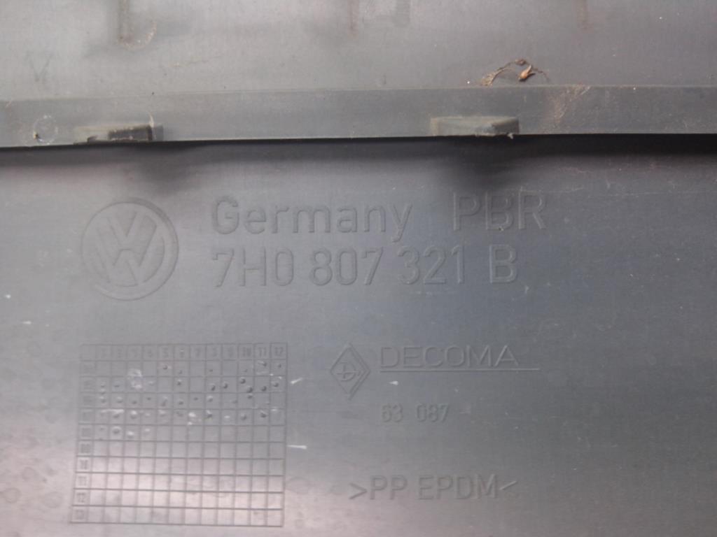 VW T5 7H Blende unter Rückleuchte links 7H0807321B Kombi Kasten BJ2008