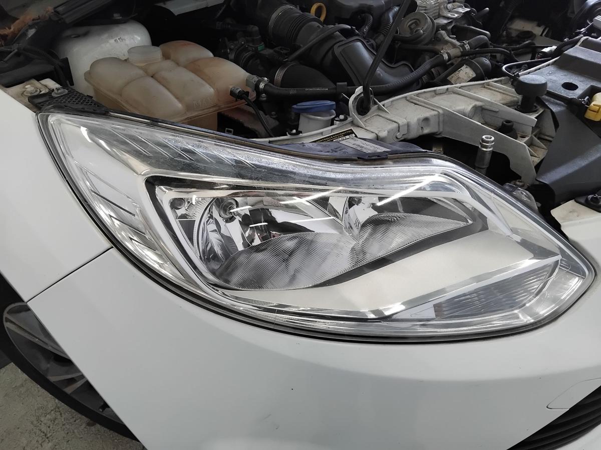 Ford Focus 3 DYB original Scheinwerfer rechts Halogen mit LWR BJ2013 M&auml;ngel