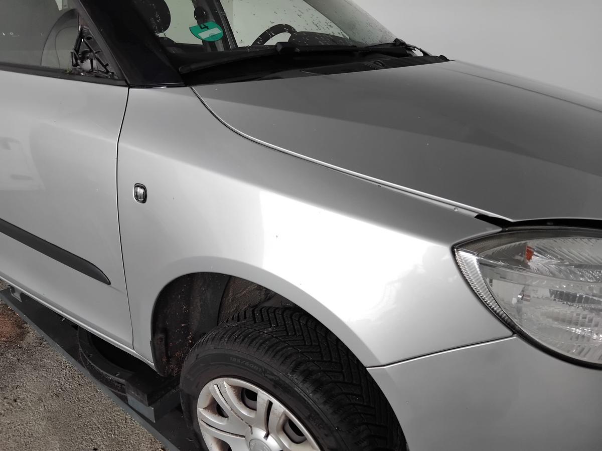 Skoda Fabia 2 5J original Kotfl&uuml;gel vorn rechts LA7W reflexsilbermetallic BJ2008