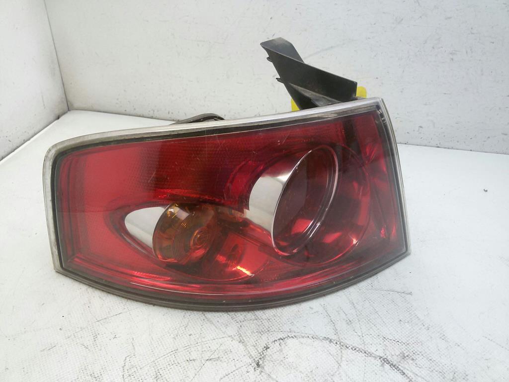 Seat Ibiza 3 6L Rückleuchte Heckleuchte links YORKA rot Chrom BJ2004