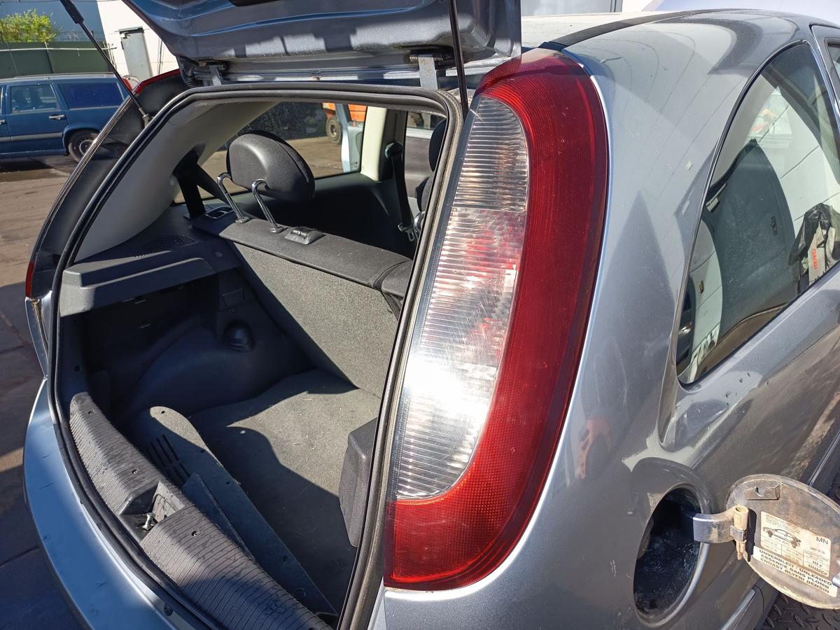 Opel Corsa C original R&uuml;ckleuchte rechts Heck Schluss Licht Bj 2005