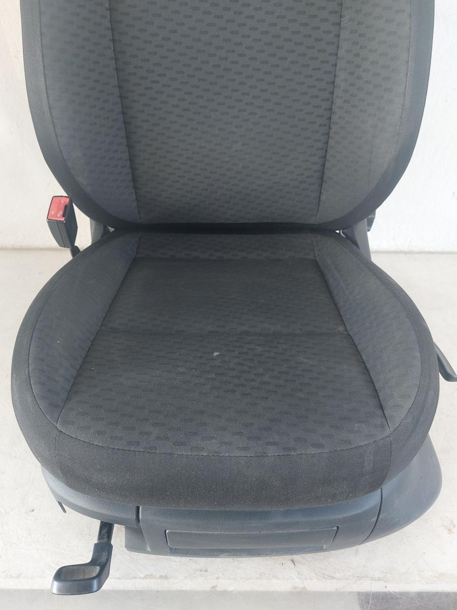 Skoda Roomster 5J Sitz vorn links Fahrersitz Stoff mit Muster ohne Heizung