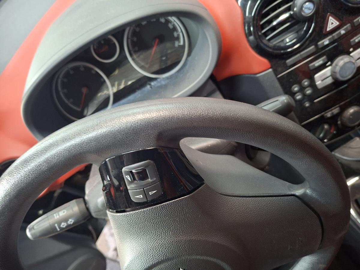 Opel Corsa D orig Lenkrad mit Fernbedienung Klavierlack schwarz Bj 2007