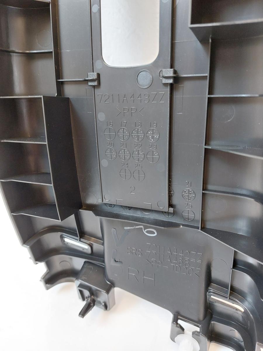 Mitsubishi Eclipse Cross GK0 ab21 Innenverkleidung B S&auml;ule rechts oben schwarz