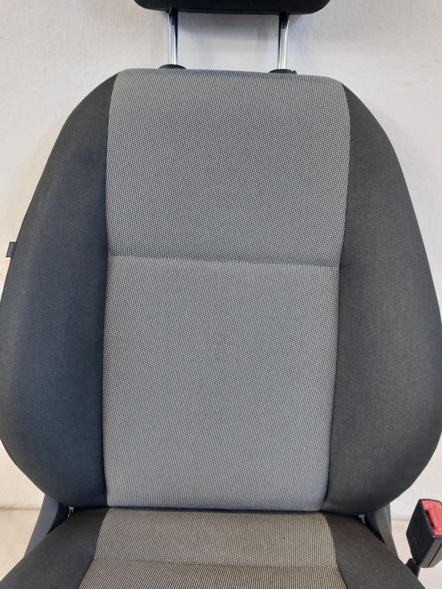 Skoda Fabia 5J Sitz vorn rechts Beifahrersitz Stoff ohne Heizung Autositz