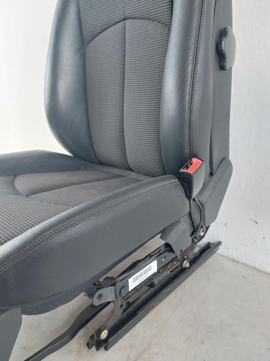 Mercedes E Klasse W211 Sitz vorn rechts Beifahrersitz Teilleder Stoff Heizung
