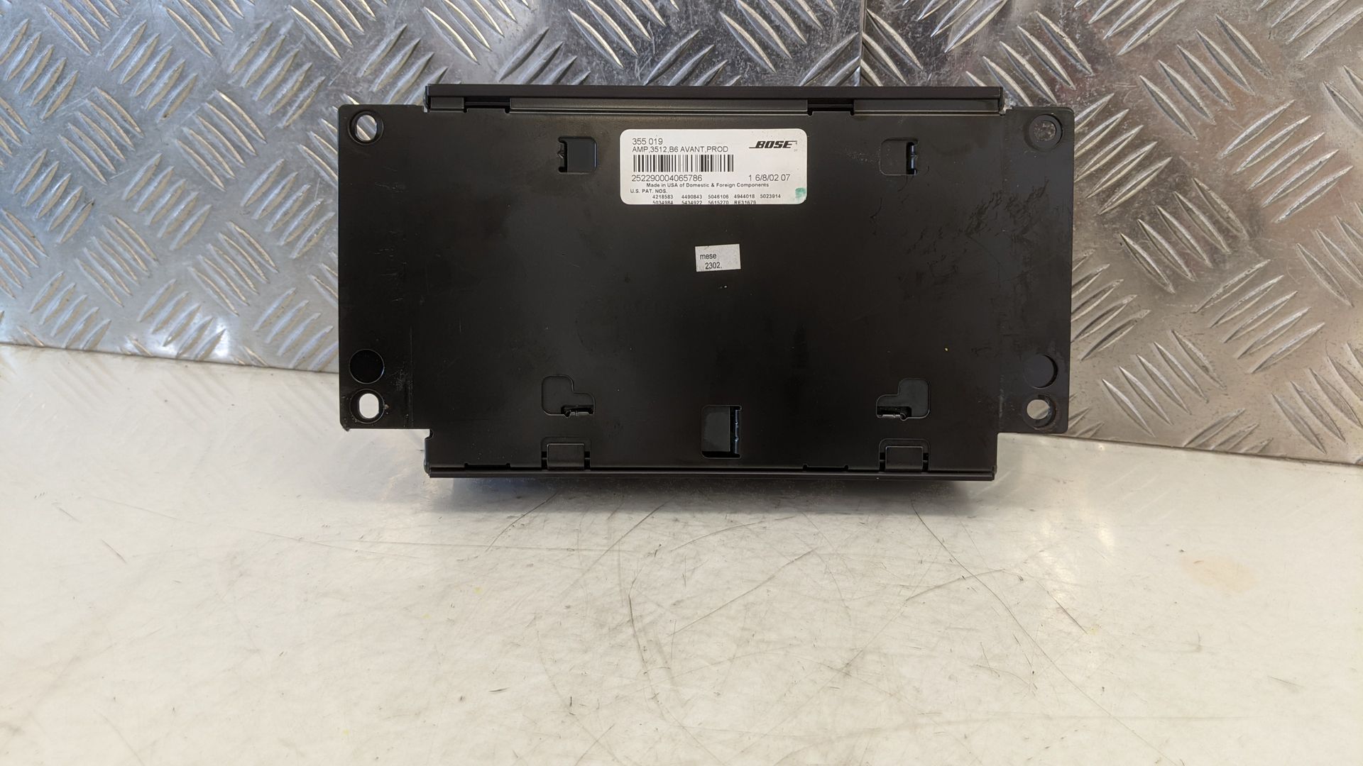 Audi A4 8E B6 Bose Verstärker Steuergerät Soundsystem AMP3512