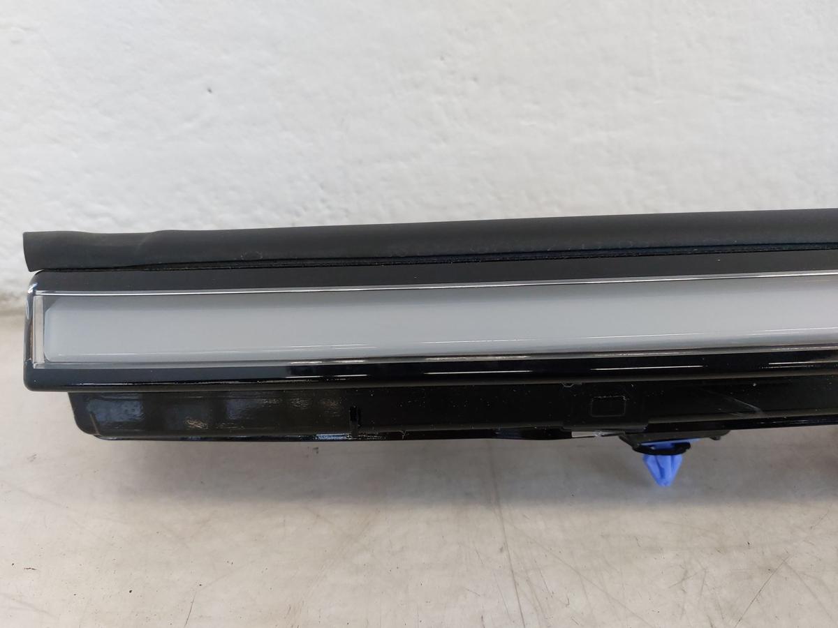 Tesla Model Y Juniper Leuchtband Leuchte vorn Mitte Sto&szlig;f&auml;nger LED OEM Hella