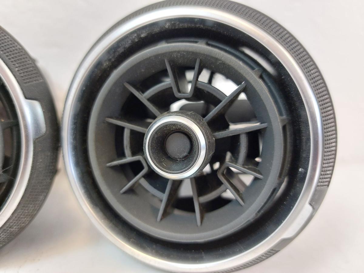 Audi Q2 Typ AG Satz Luftdüsen Luftduschen Ausströmer Armaturenbrett OEM 4 Stück