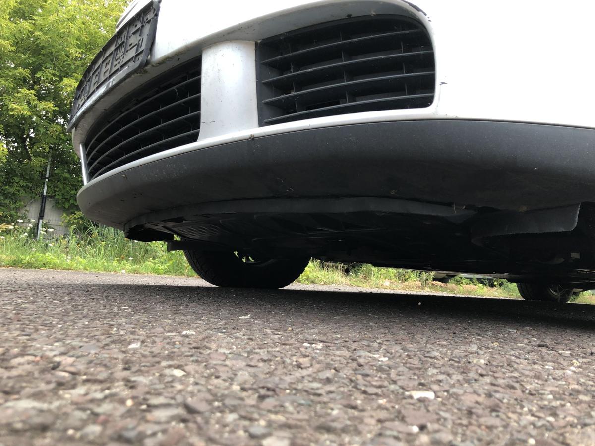 VW Golf 5 1K Sto&szlig;f&auml;nger vorn Frontsch&uuml;rze Sto&szlig;stange LA7W Reflexsilber Metallic