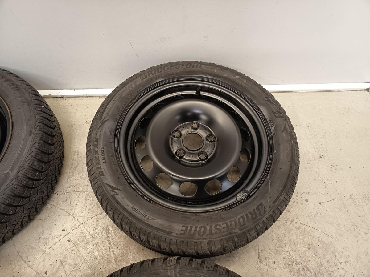 Audi A4 8E orig Satz Stahlfelgen mit Winterreifen 6x16 ET 48 Bj 2007