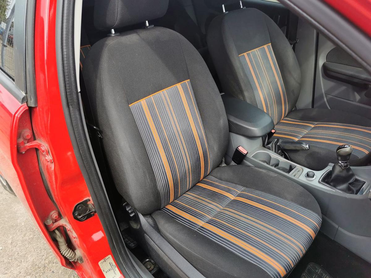 Ford Focus DA3 Beifahrersitz Sitz Autositz vorn rechts Stoff 5Türer