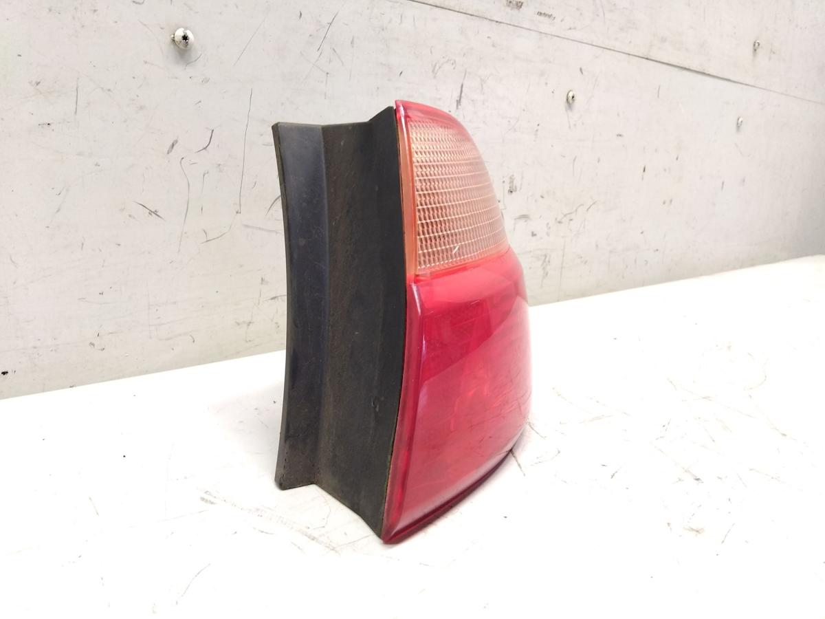 Toyota Avensis T22 Kombi R&uuml;ckleuchte Schlussleuchte rechts au&szlig;en Facelift BJ2002