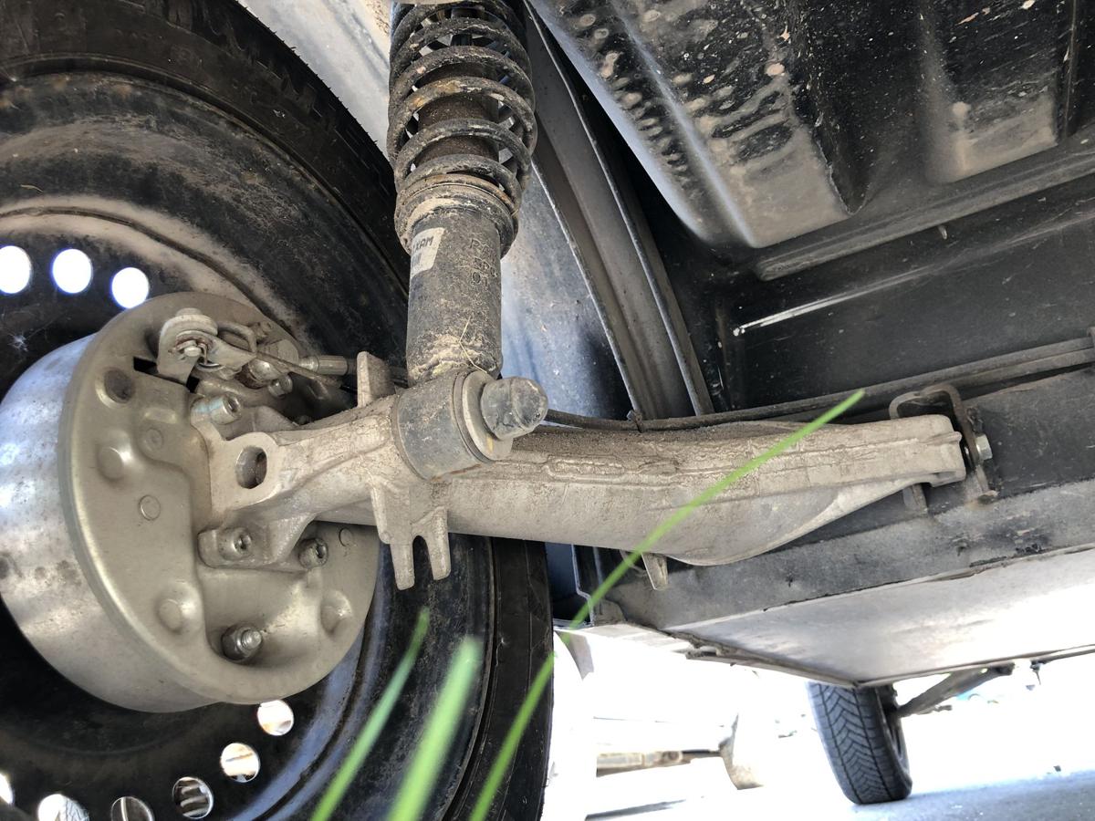 Aixam Minauto Access Modell 21 Achsschenkel hinten links Achse Trommelbremse