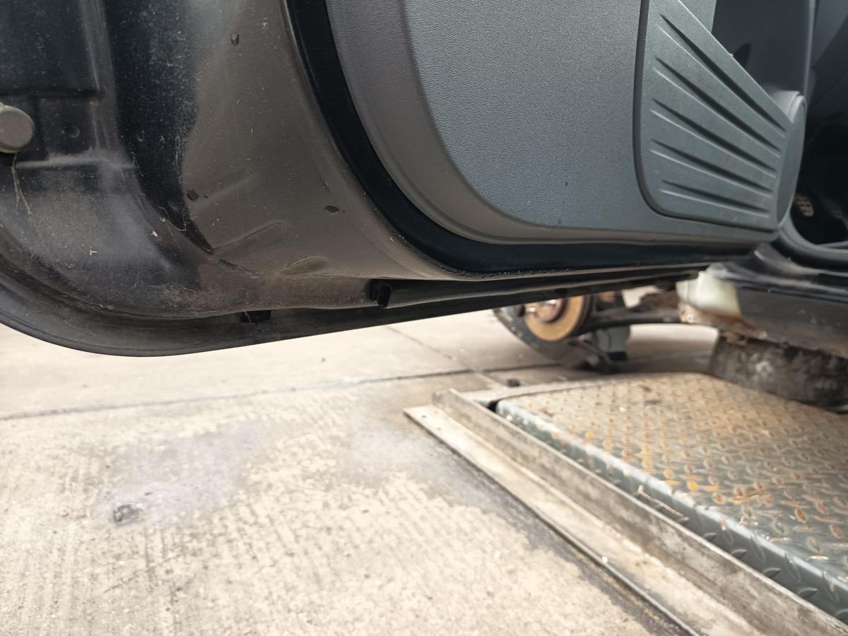Mitsubishi Colt Z30 3 TRG orig Tür vorn links X42-schwarz Bj 2007