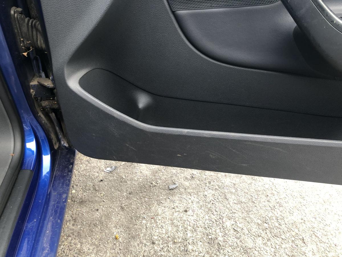 VW Golf 5 V 1K T&uuml;rverkleidung vorn rechts T&uuml;rpappe 3 trg Leder Innenverkleidung