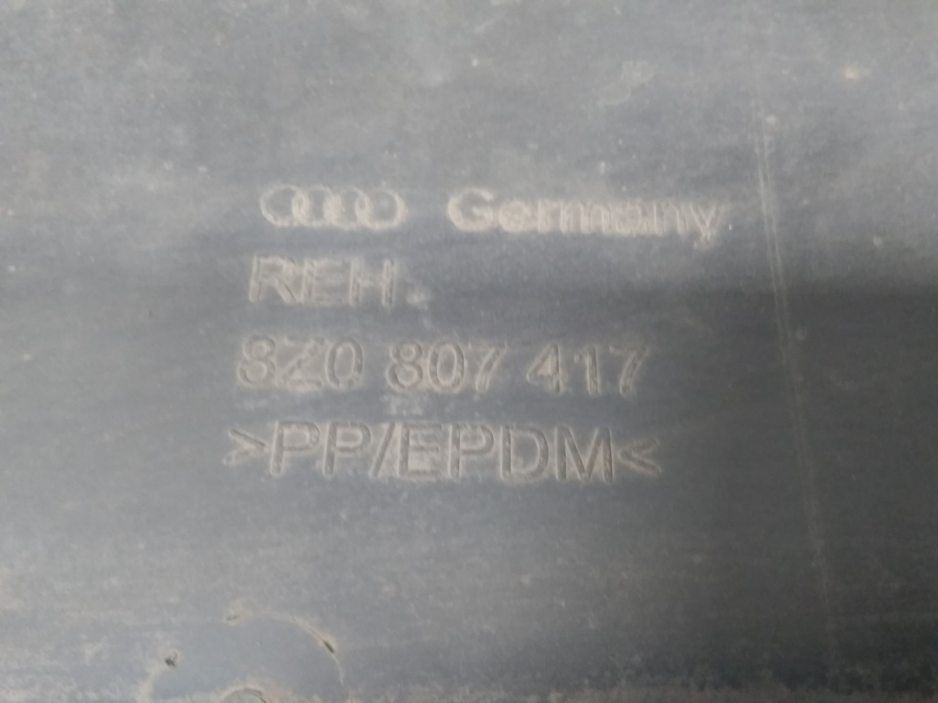 Audi A2 original Sto&szlig;stange Stossf&auml;nger hinten LZ9W-ebonyschwarzmetallic Bj.2001