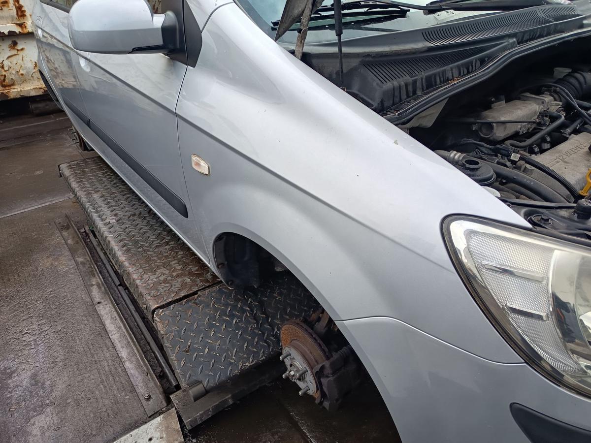 Hyundai Getz original Kotflügel rechts Seitenteil 5S Space Silver Bj 2006