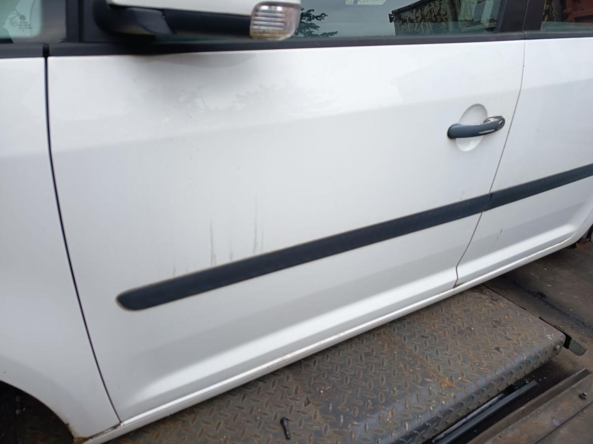 VW Touran 1T original T&uuml;r vorne links LB9A Candywei&szlig; Baujahr 2004