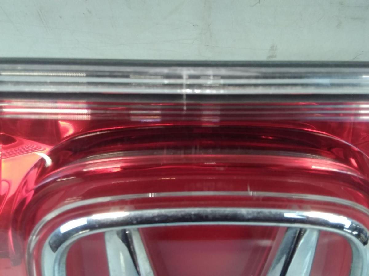 Honda Civic 8 FK2 original R&uuml;ckleuchte Heckblende Mitte 5t&uuml;rig Facelift BJ2009