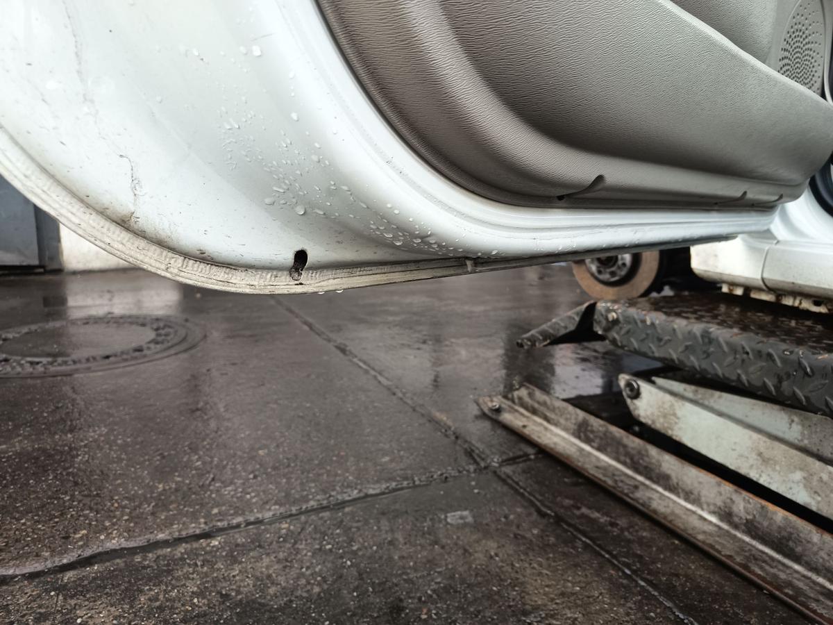 Renault Twingo II original T&uuml;r links Fahrer OV369 Arktiswei&szlig; Bj 2009