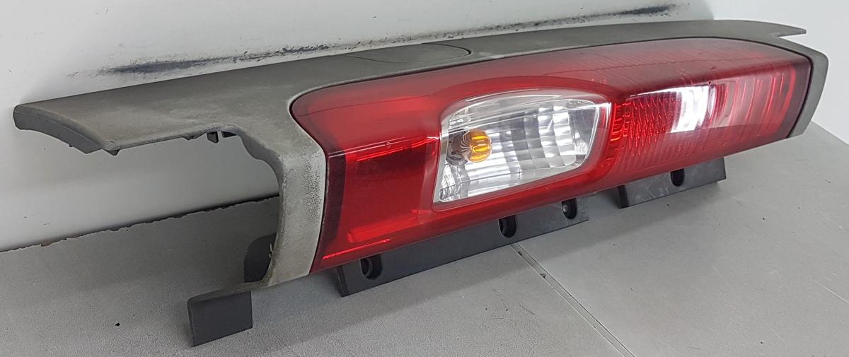 Opel Vivaro Rückleuchte Rücklicht links Bj2007 Modell ab 2006 Ausführung Hecktür