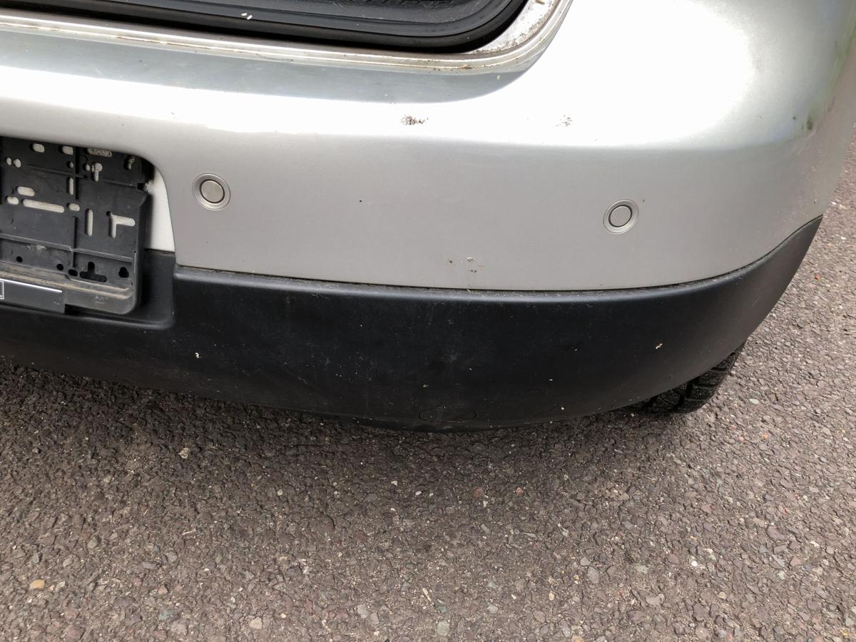 VW Golf 5 1K Sto&szlig;f&auml;nger hinten Hecksch&uuml;rze mit PDC LA7W Reflexsilber Metallic