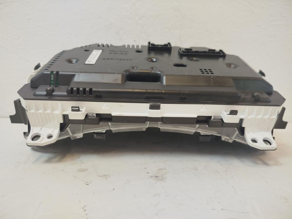 Toyota Yaris XP13 Tacho Kombiinstrument 1.3 73kw 1NRFE 88tkm