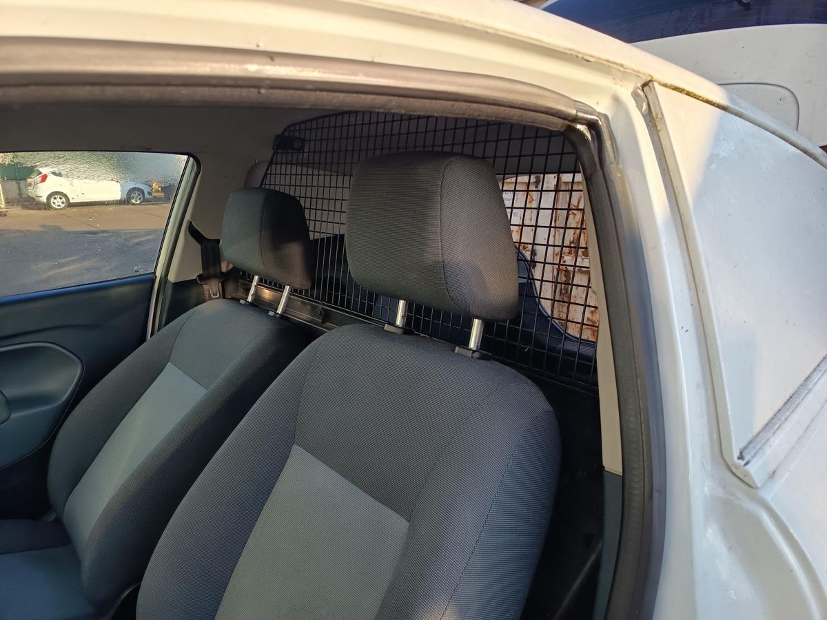 Ford Fiesta VII original Sitz links Fahrer Stoff grau/schwarz Bj 2011