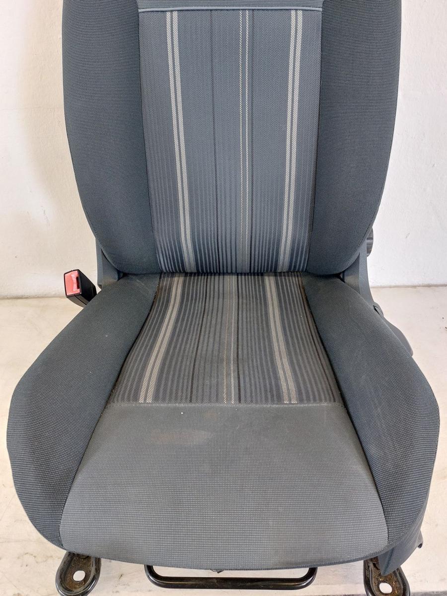 Ford Fiesta JA8 2AJ Sitz vorne links Fahrersitz 5trg