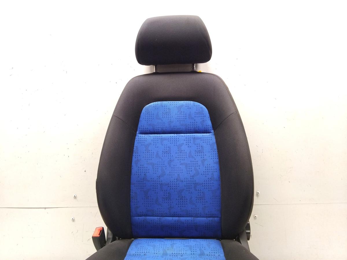 Skoda Fabia 1 6Y Sitz vorn links Fahrersitz Stoff schwarz blau BJ2003