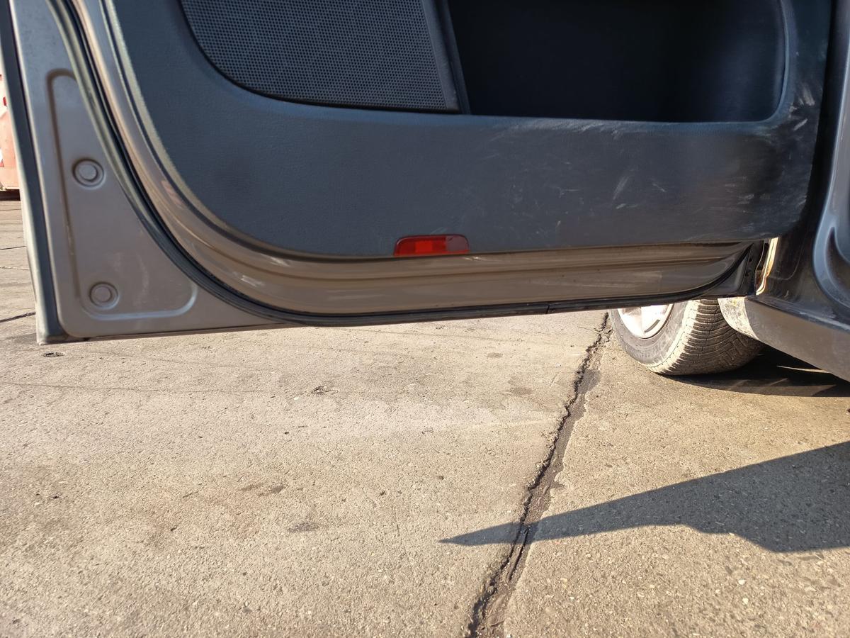 Golf Plus II original T&uuml;r vorn links Fahrer A8X Kaschmirbraun Bj 2009