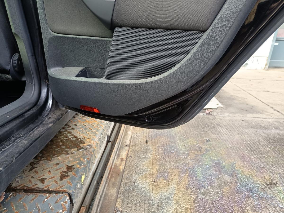 VW Golf V original T&uuml;r hinten rechts LC9Z schwarz Baujahr 2007